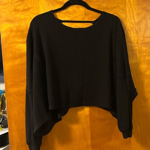 We The Free Tops - We the Free Free People Open Back Oversized 3/4 Sleeved Cropped top. Size Small